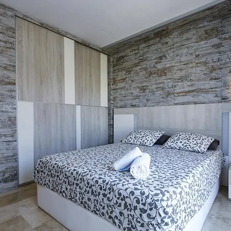 New Bruselas 1 Planetcostadorada * Cambrils